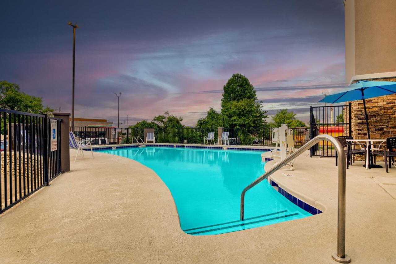 Holiday Inn Express Nashville W-I40 By Ihg Bagian luar foto