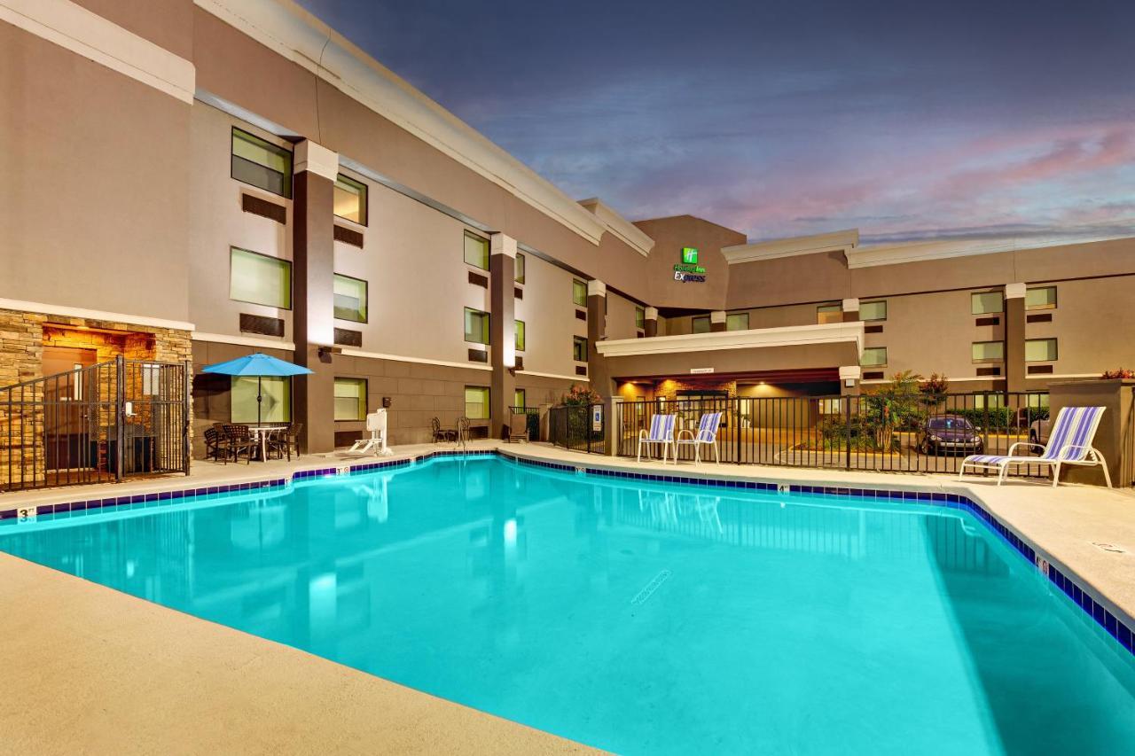 Holiday Inn Express Nashville W-I40 By Ihg Bagian luar foto