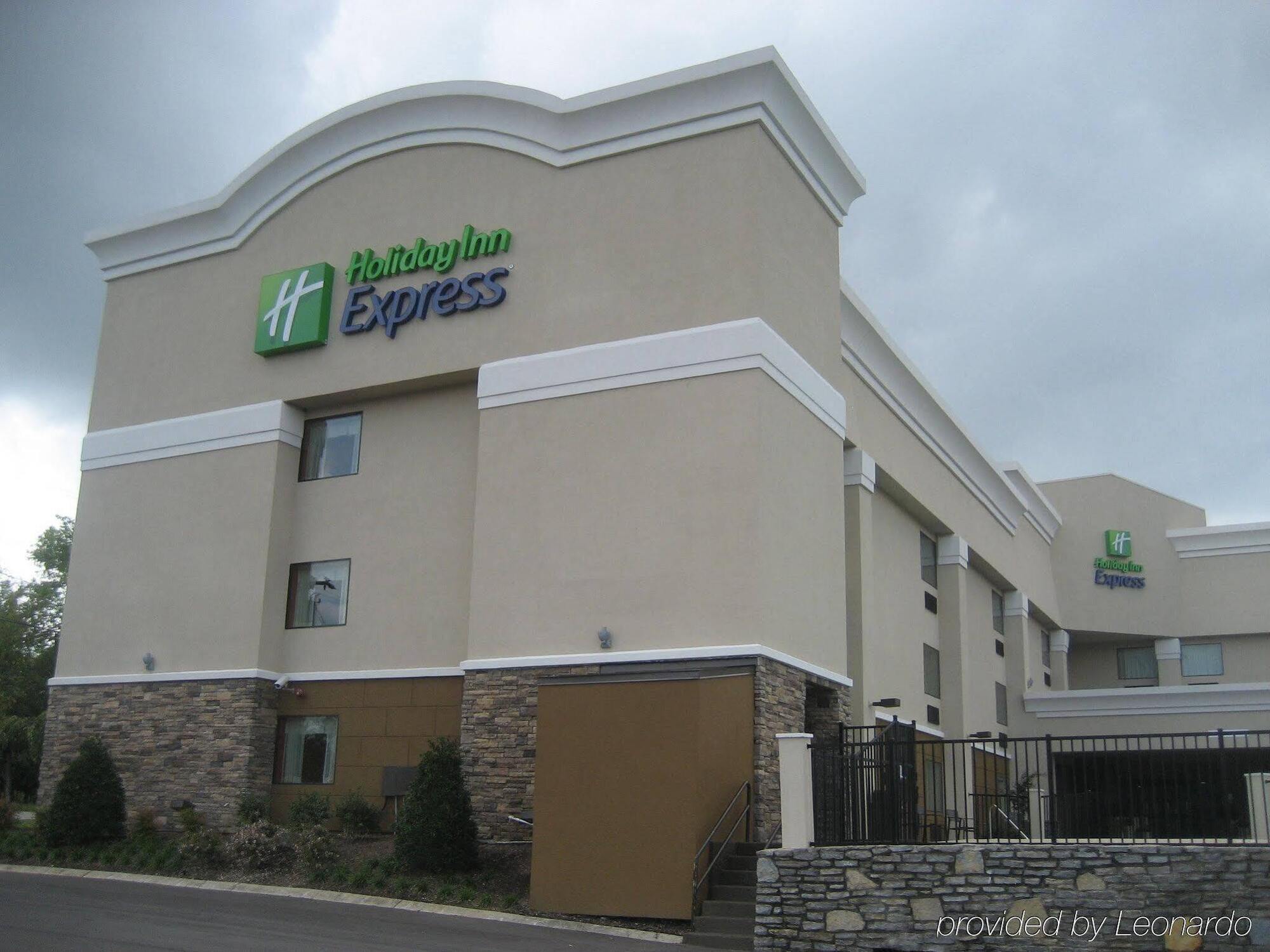 Holiday Inn Express Nashville W-I40 By Ihg Bagian luar foto